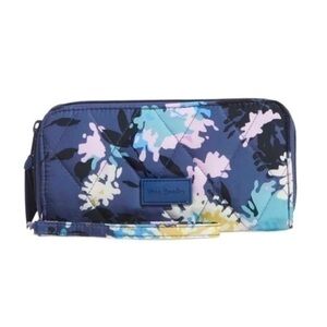 Vera Bradley RFID Accordion Wristlet in Ultralight - NWT